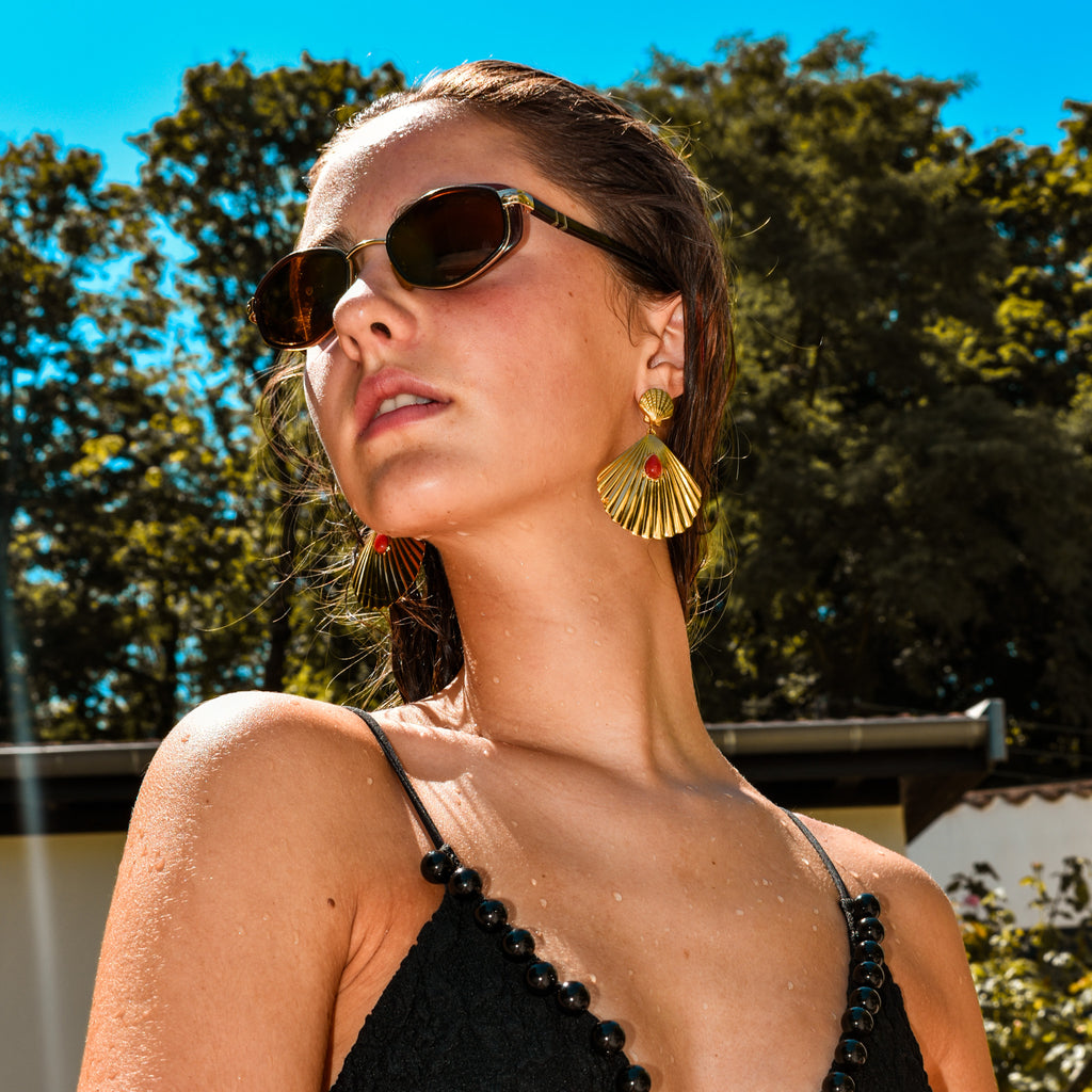 BOUCLES D'OREILLES CARNOTA - COQUILLAGES DORES ET CORAIL