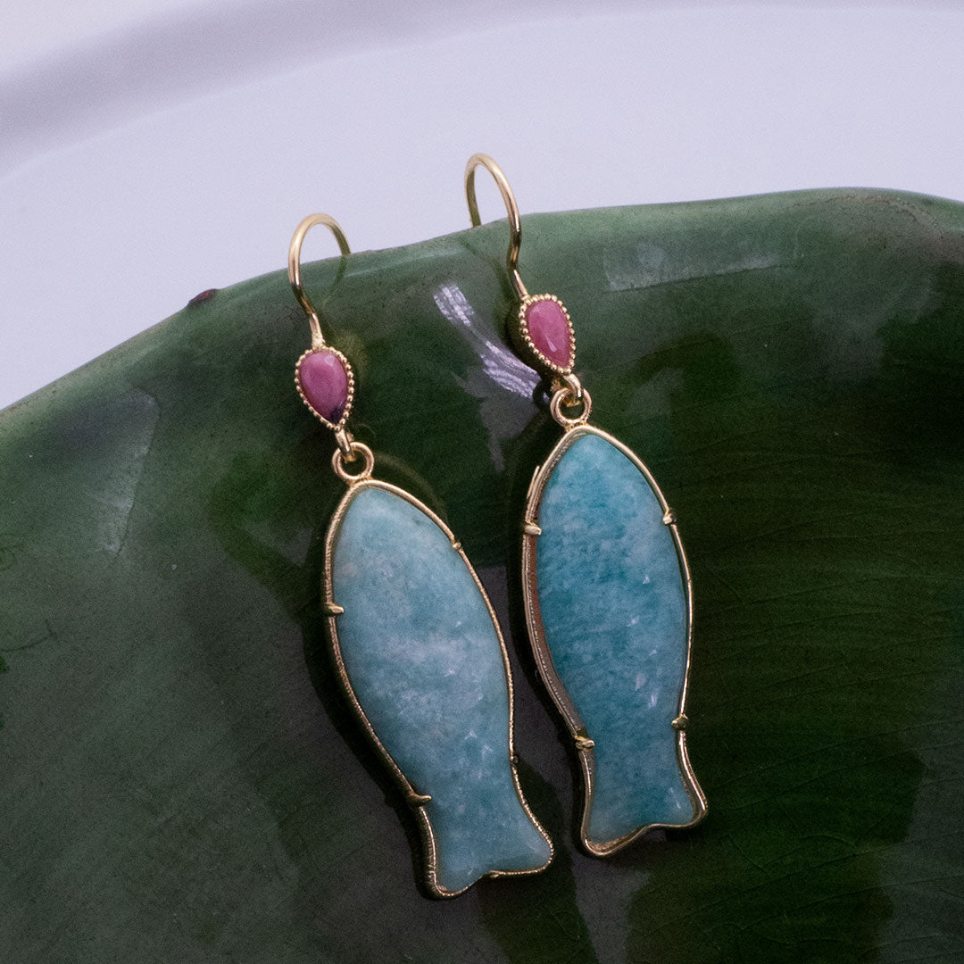 BOUCLES D'OREILLES PLAYA DE RODAS - FORME POISSONS EN AMAZONITE ET RHODONITE