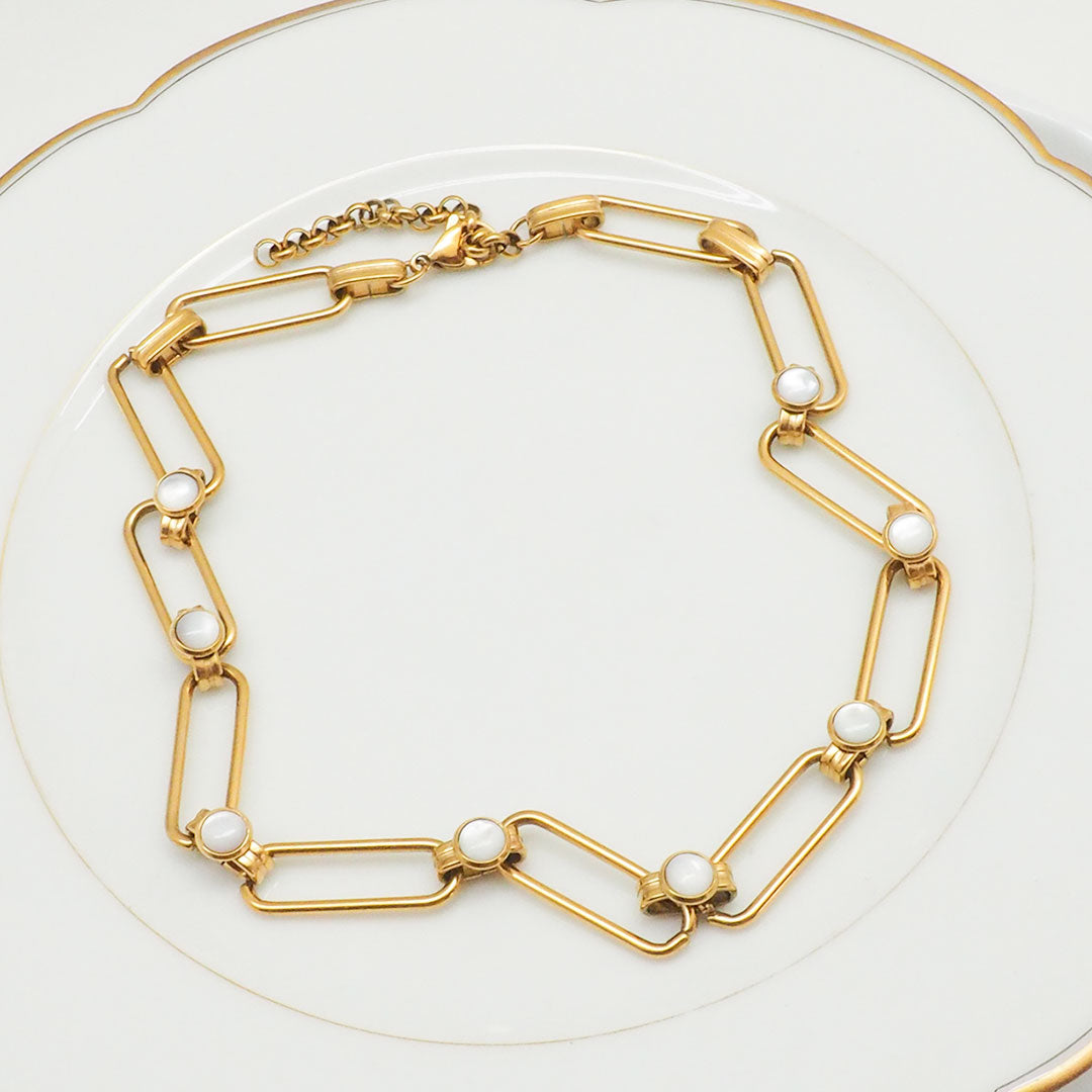 COLLIER COLUNGA - CHAÎNE DORÉE ET PIERRES BLANCHES