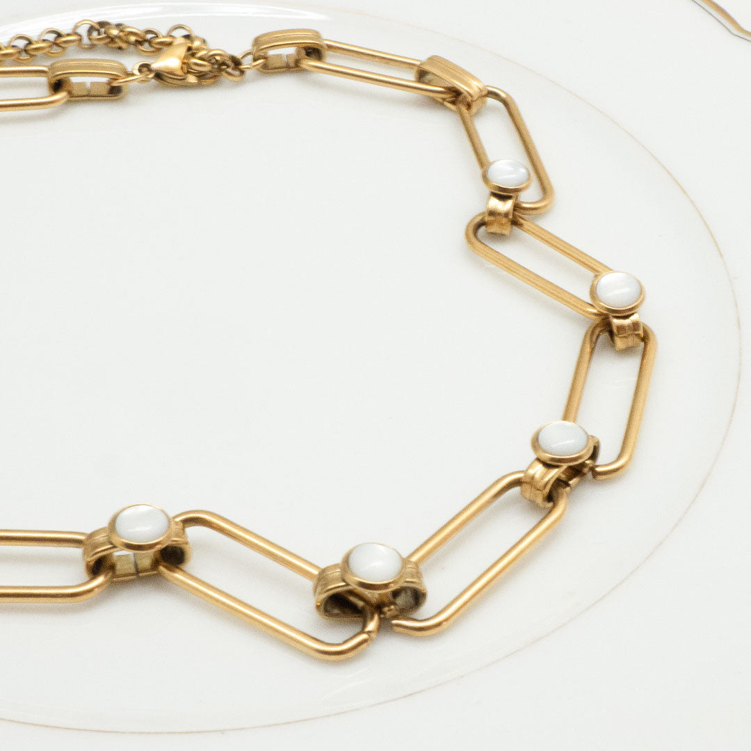 COLLIER COLUNGA - CHAÎNE DORÉE ET PIERRES BLANCHES