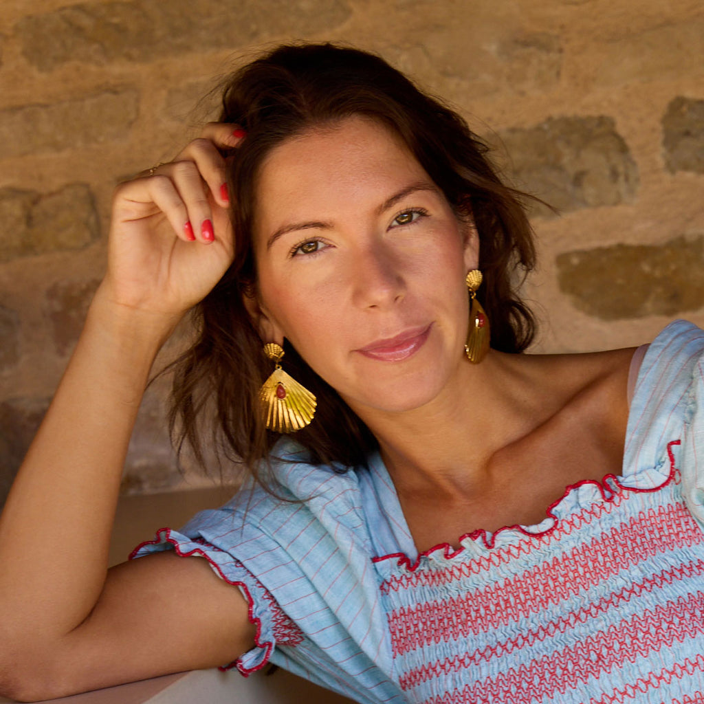 BOUCLES D'OREILLES CARNOTA - COQUILLAGES DORES ET CORAIL