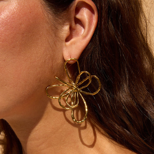 BOUCLE D'OREILLES LA COROGNE - FLEURS EN FIL DORE MARTELÉ
