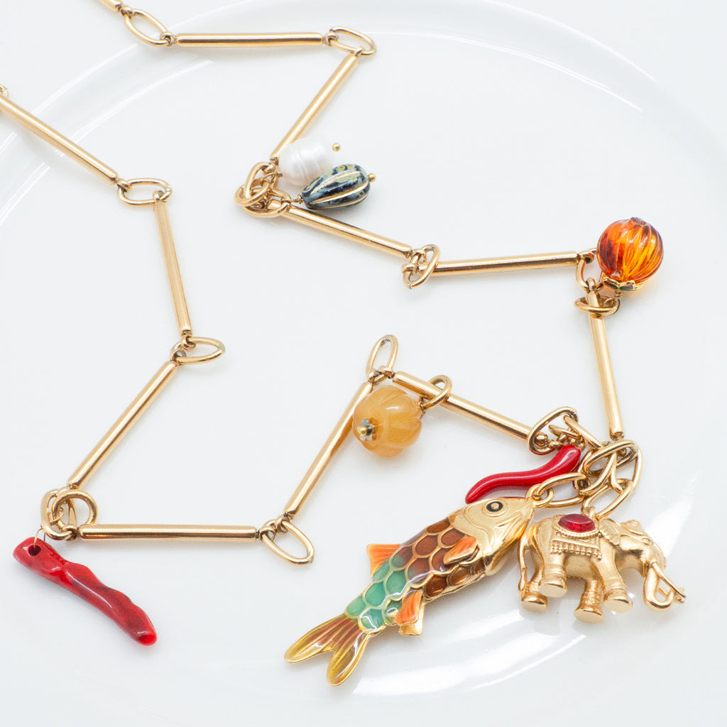 COLLIER PLAZA ALMEDA - SAUTOIR CHAÎNE DORÉ ET PAMPILLES POISSON ET ÉLÉPHANT