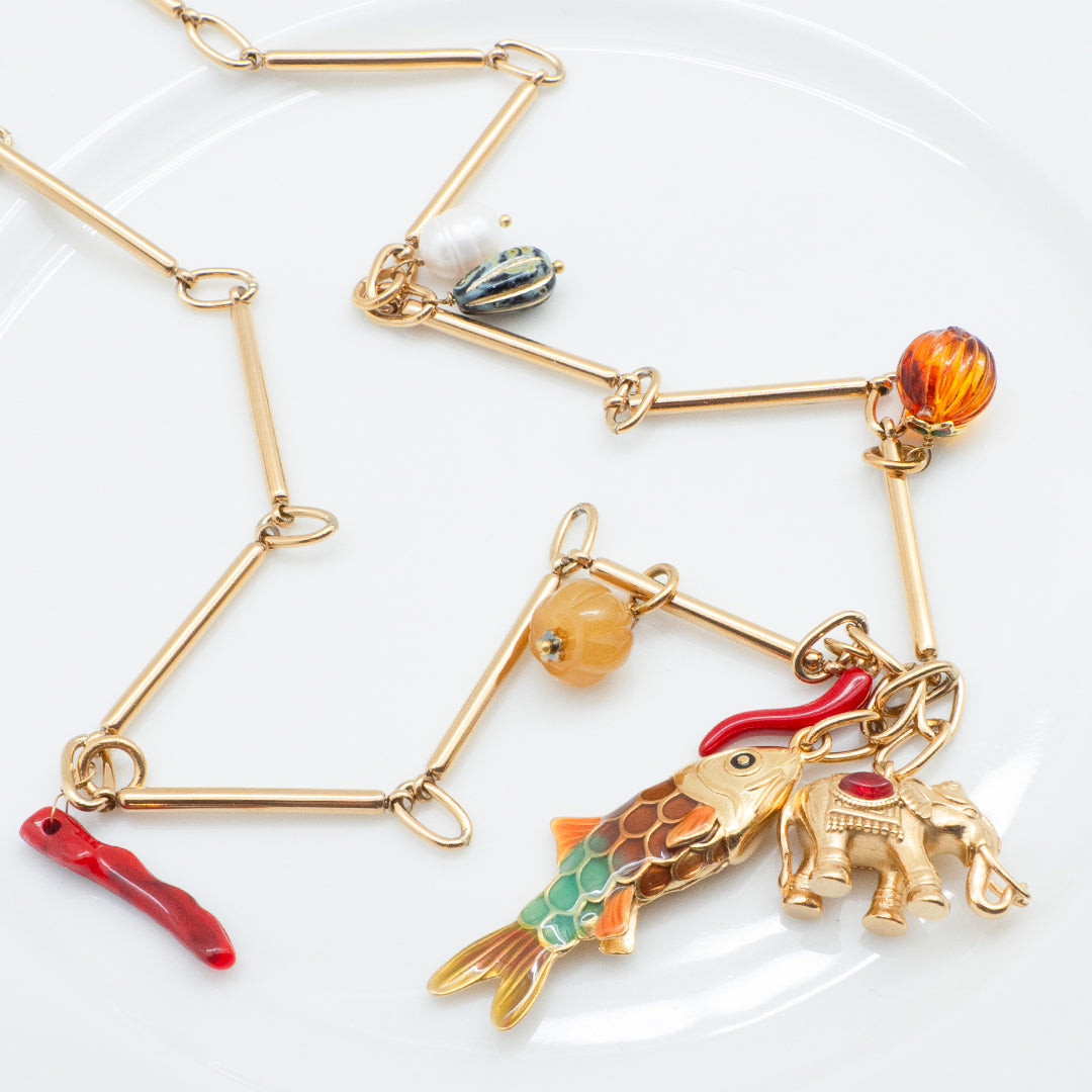 COLLIER PLAZA ALMEDA - SAUTOIR CHAÎNE DORÉ ET PAMPILLES POISSON ET ÉLÉPHANT