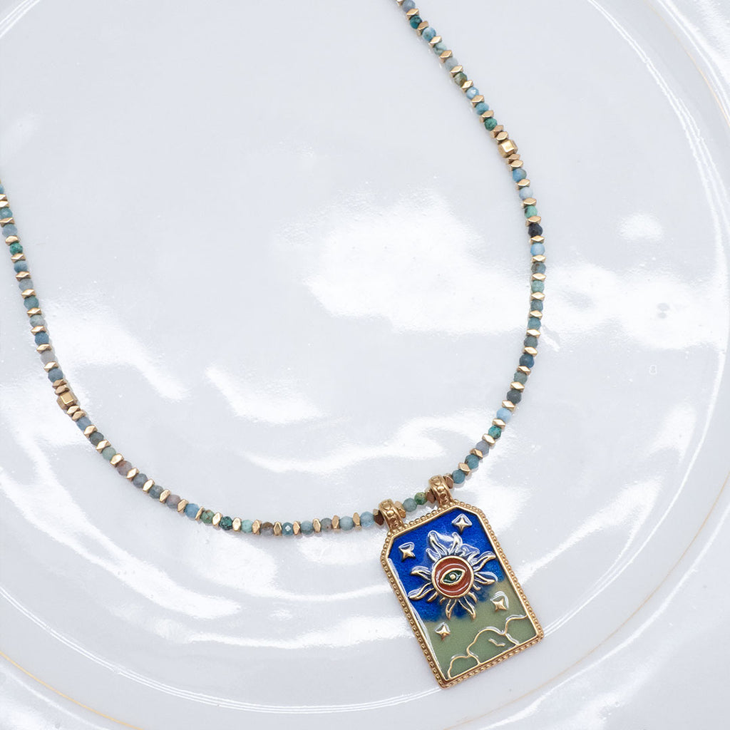 COLLIER ALLARIZ - PERLES COLORÉES ET MÉDAILLE SOLEIL