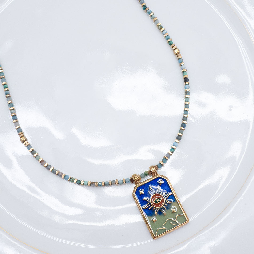 COLLIER ALLARIZ - PERLES COLORÉES ET MÉDAILLE SOLEIL