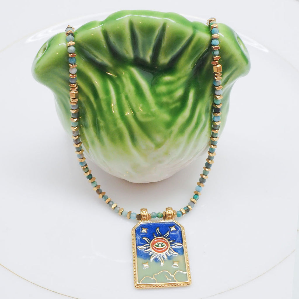 COLLIER ALLARIZ - PERLES COLORÉES ET MÉDAILLE SOLEIL