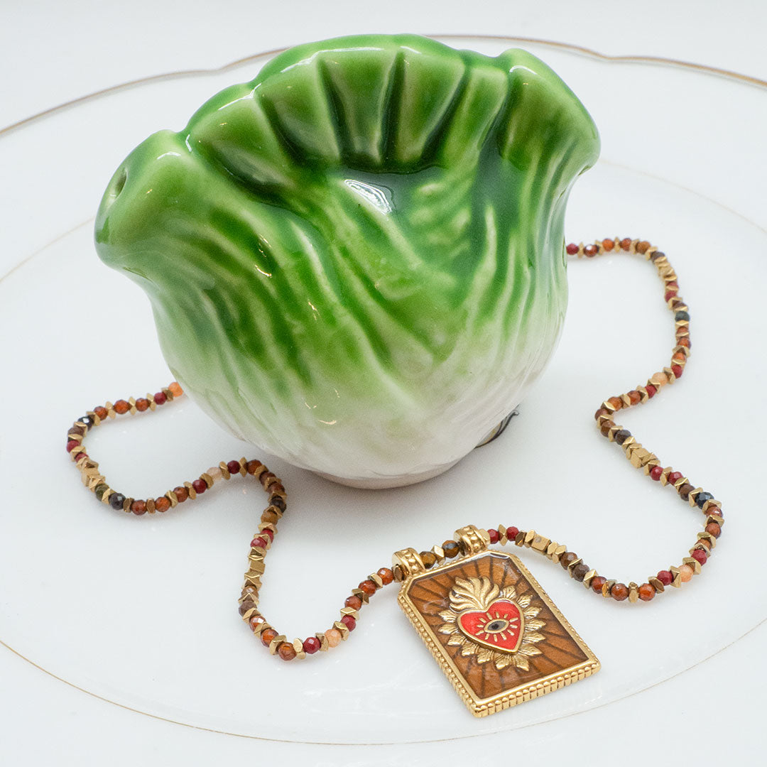 COLLIER TUI - PERLES COLORÉES ET MÉDAILLE COEUR EX VOTO
